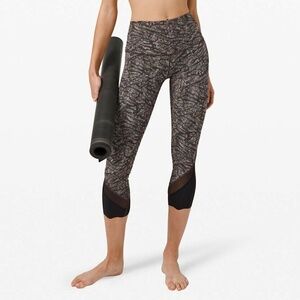 Lululemon Wunder Under High-Rise 23” Scalloped Leggings